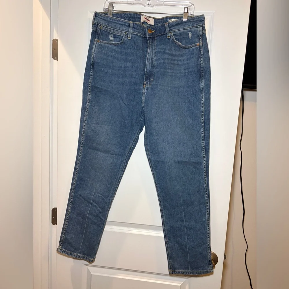 Wrangler | Women’s High-Rise Vintage Taper Jeans - Picture 2 of 6
